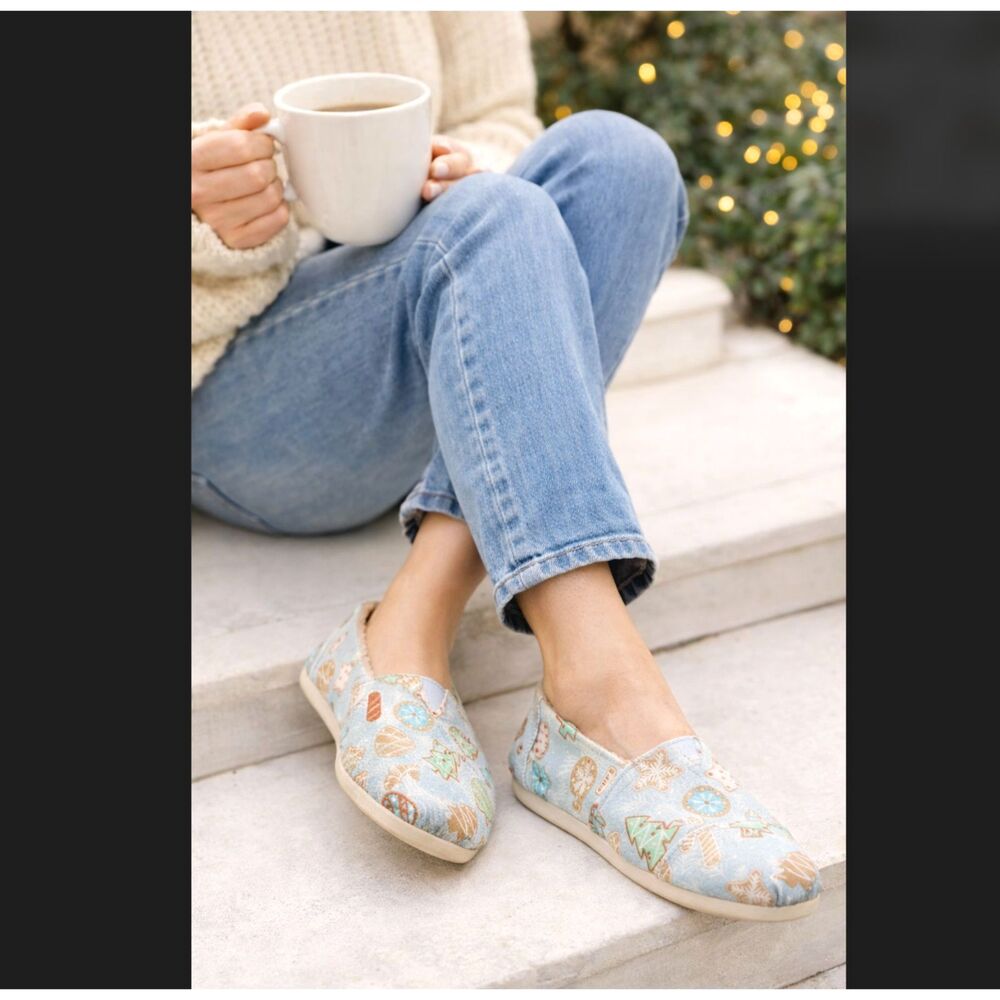 TOMS Sugar Cookie Alpargata Shoes 8.5 Blue Glitter Faux Fur Holiday Novelty Cozy
